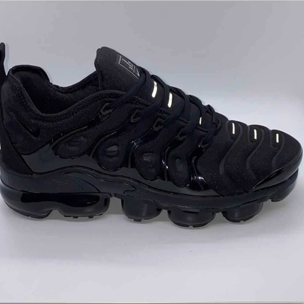NIKE AIR VAPORMAX PLUS BRAND NEW